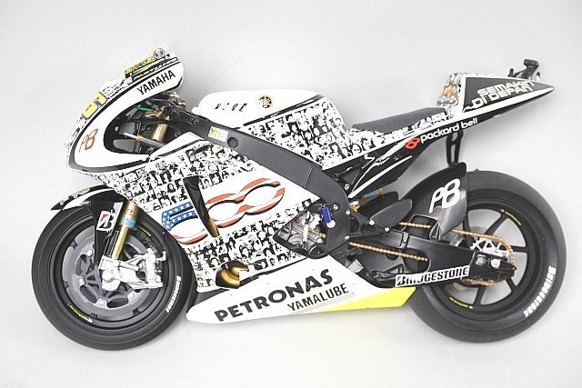ミニチャンプス PMA 1/12 Yamaha ヤマハ YZR-M1 V.ロッシ ミニチャンプス PMA 1/12 Yamaha ヤマハ YZR-M1 V.ロッシ