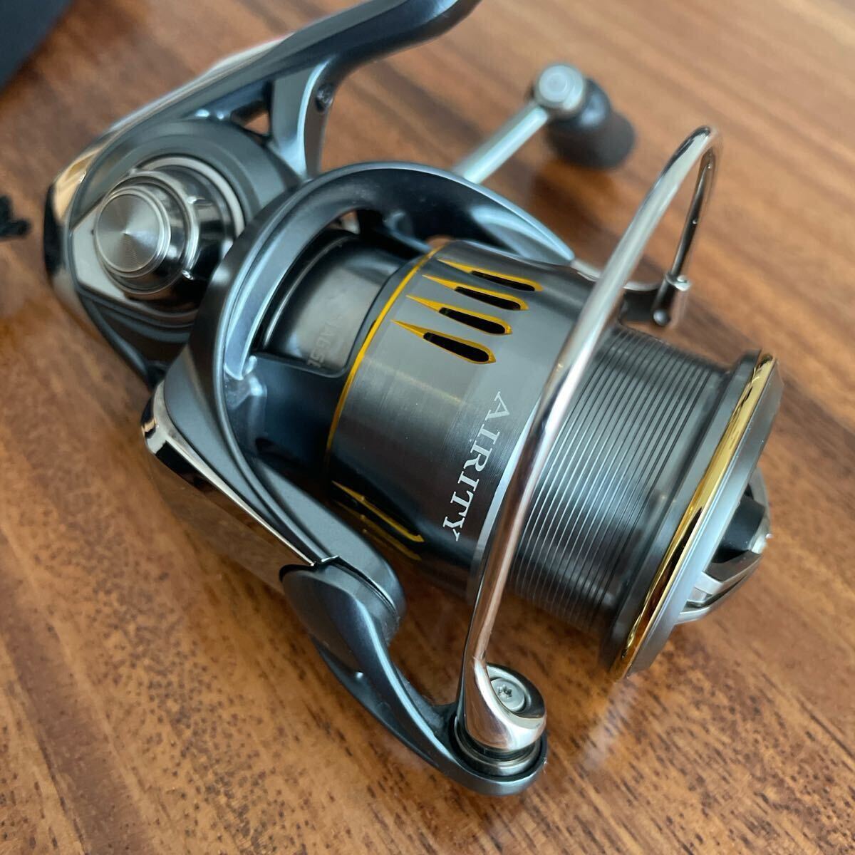 美品】ダイワ 23エアリティ LT2500S エギング エメラルダス 美品】ダイワ 23エアリティ LT2500S エギング エメラルダス