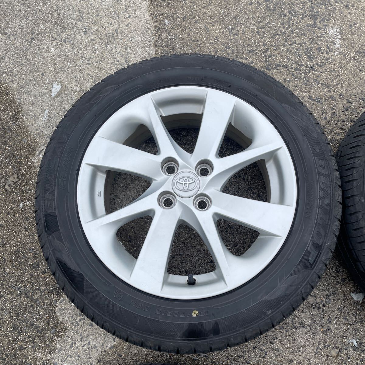 溝あり 87 トヨタ NHP 10 アクア 純正 16インチ アルミホイール 溝あり 87 トヨタ NHP 10 アクア 純正 16インチ アルミホイール