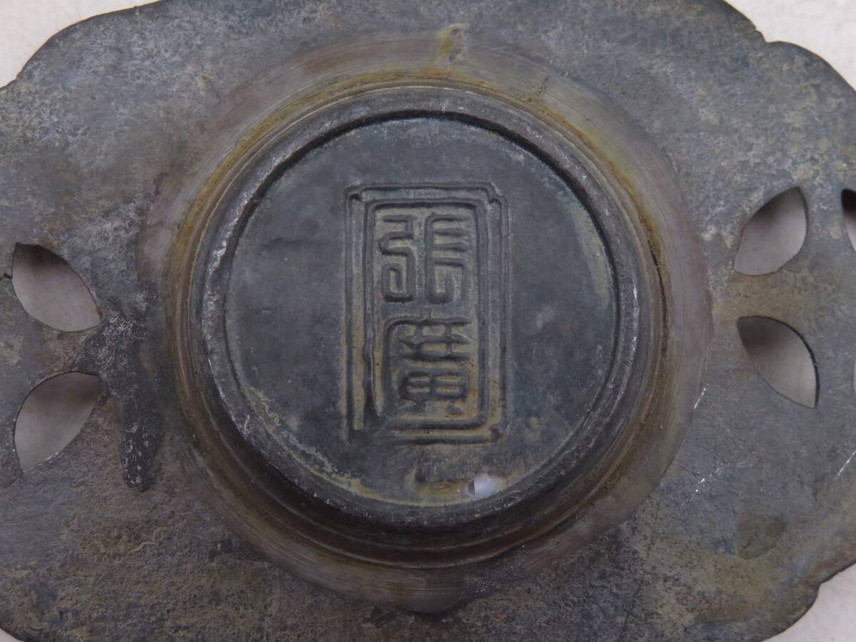 F8343 張廣 錫製 茶托 5客 重さ約298.4g 茶器 錫器 在銘 刻印 F8343 張廣 錫製 茶托 5客 重さ約298.4g 茶器 錫器 在銘 刻印