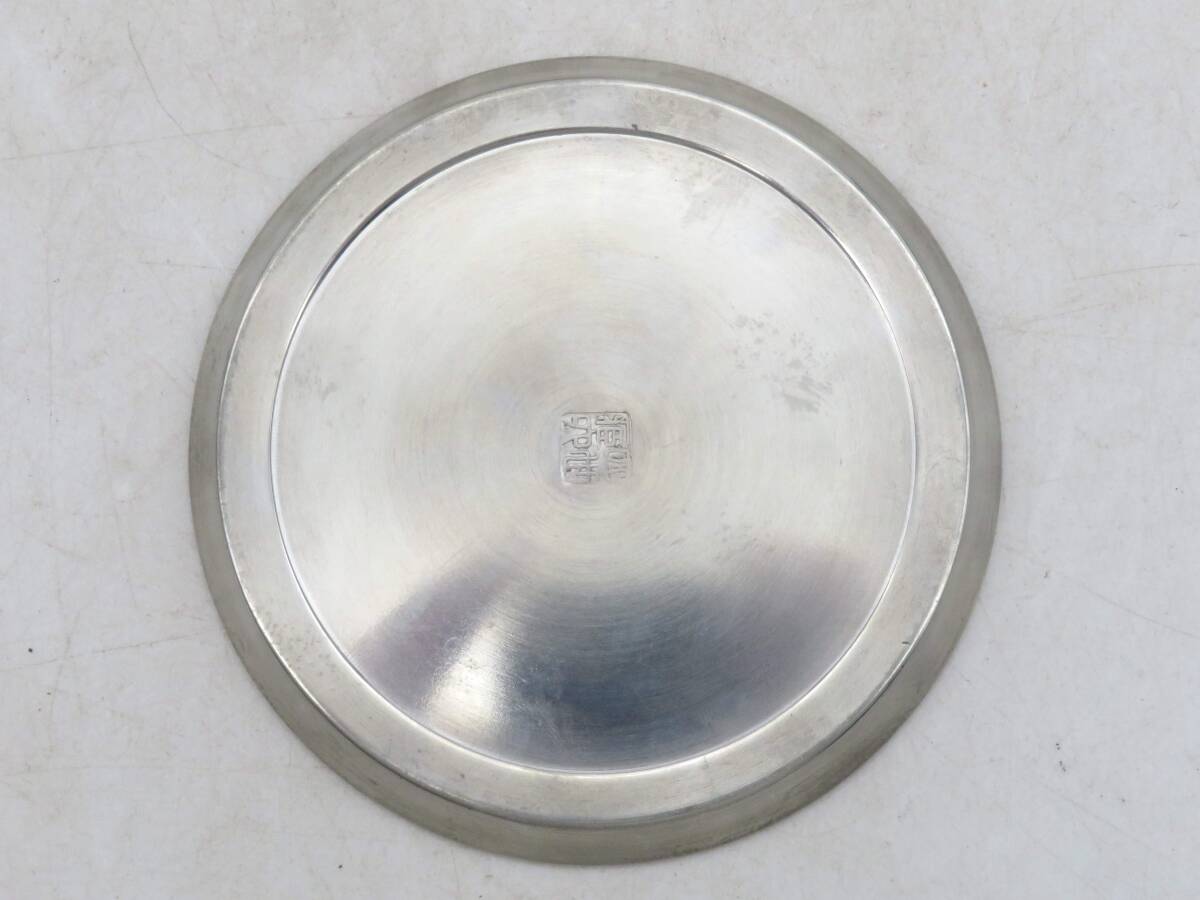 K8368 平安 蔵六造 四世蔵六 純錫 圓式 茶托 重さ約101.8g 錫器 K8368 平安 蔵六造 四世蔵六 純錫 圓式 茶托 重さ約101.8g 錫器