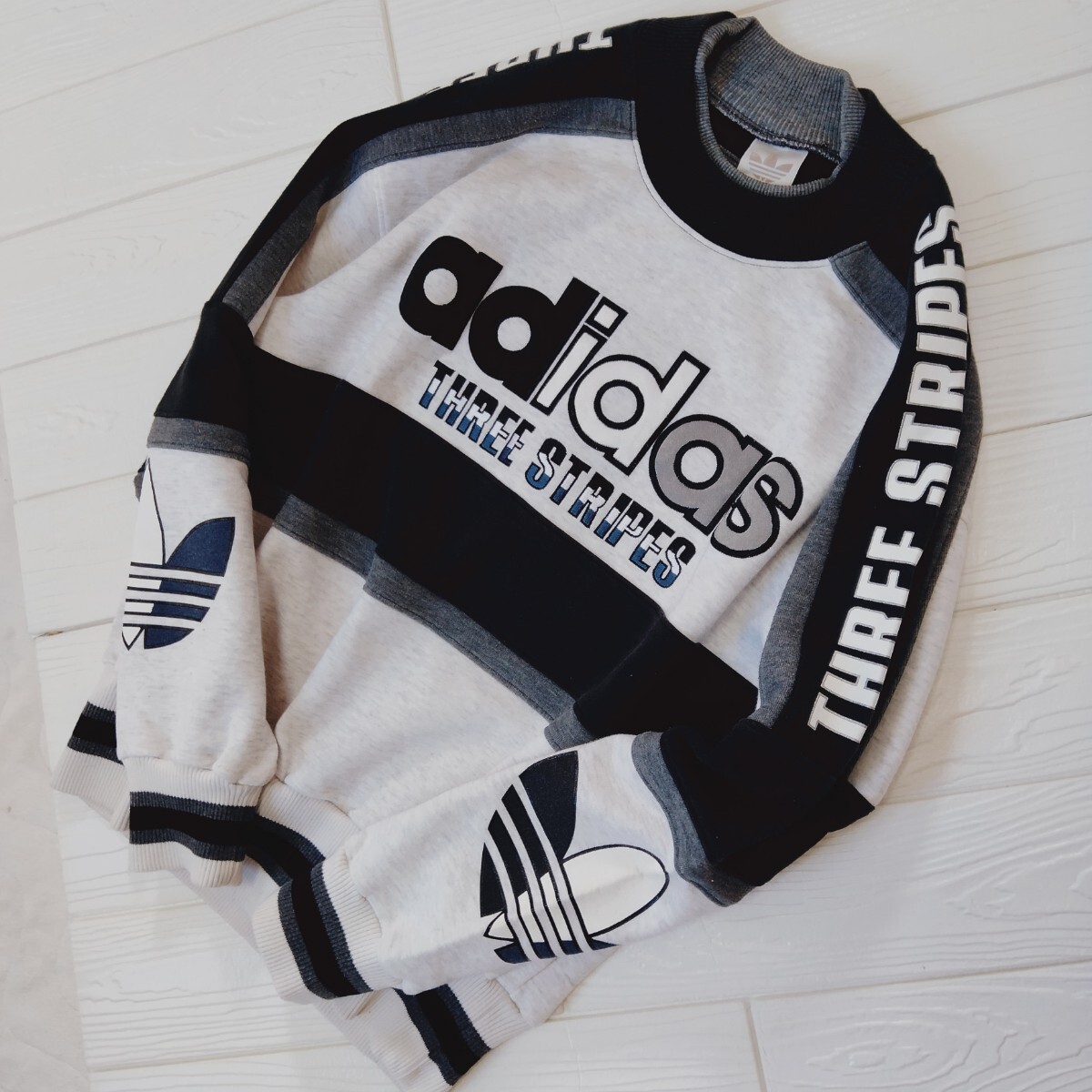 adidas アディダス スウェット THREE STRIPES トレフォイル adidas アディダス スウェット THREE STRIPES トレフォイル