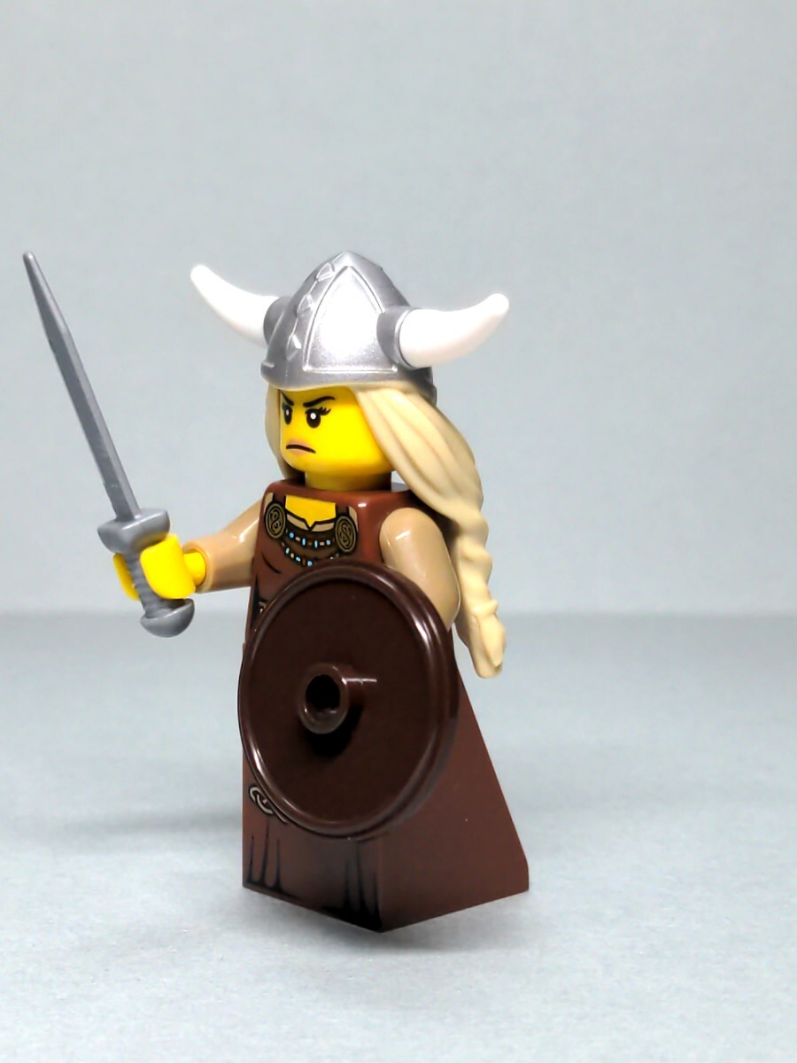 LEGO☆63 正規品 女バイキング ミニフィグ シリーズ7 同梱可能 LEGO☆63 正規品 女バイキング ミニフィグ シリーズ7 同梱可能
