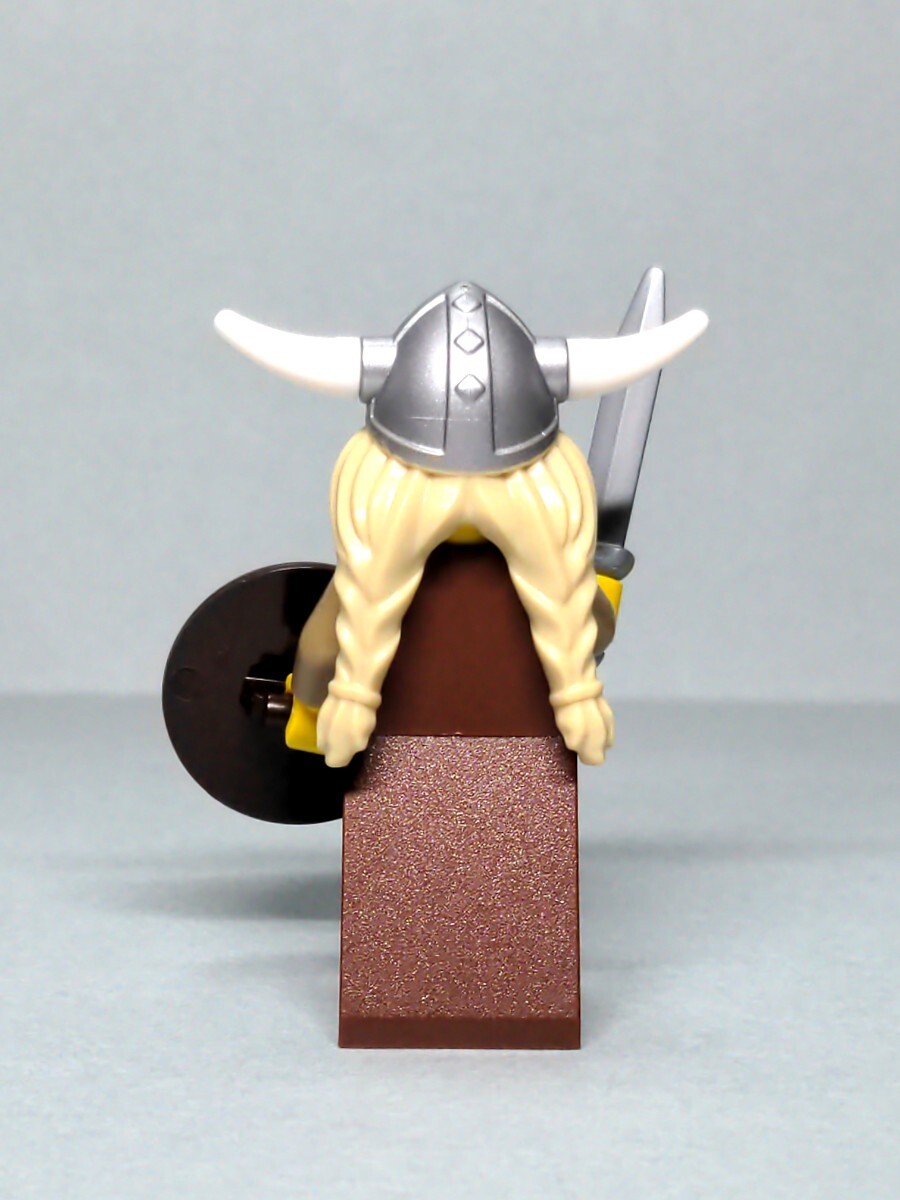 LEGO☆63 正規品 女バイキング ミニフィグ シリーズ7 同梱可能 LEGO☆63 正規品 女バイキング ミニフィグ シリーズ7 同梱可能