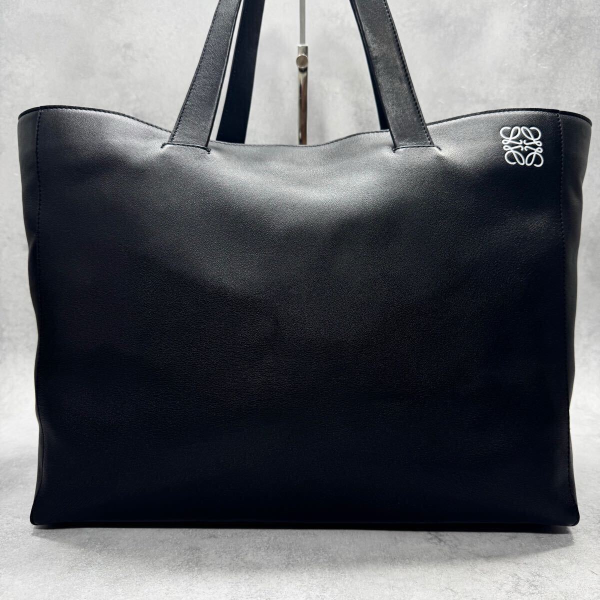 極美品/大容量◎ ロエベ LOEWE 現(xiàn)行 イーストウエストショッパー ラージトート メンズ ビジネス レザー 本革 A4 肩掛け アナグラム 黒 希少