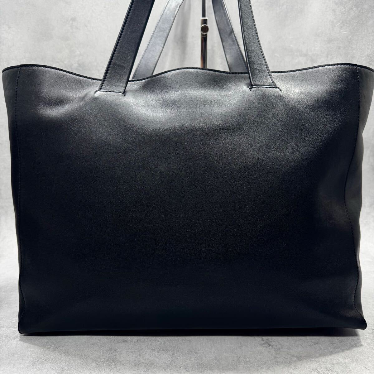 極美品/大容量◎ ロエベ LOEWE 現(xiàn)行 イーストウエストショッパー ラージトート メンズ ビジネス レザー 本革 A4 肩掛け アナグラム 黒 希少