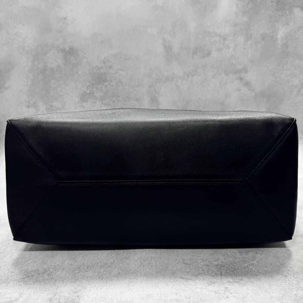 極美品/大容量◎ ロエベ LOEWE 現(xiàn)行 イーストウエストショッパー ラージトート メンズ ビジネス レザー 本革 A4 肩掛け アナグラム 黒 希少