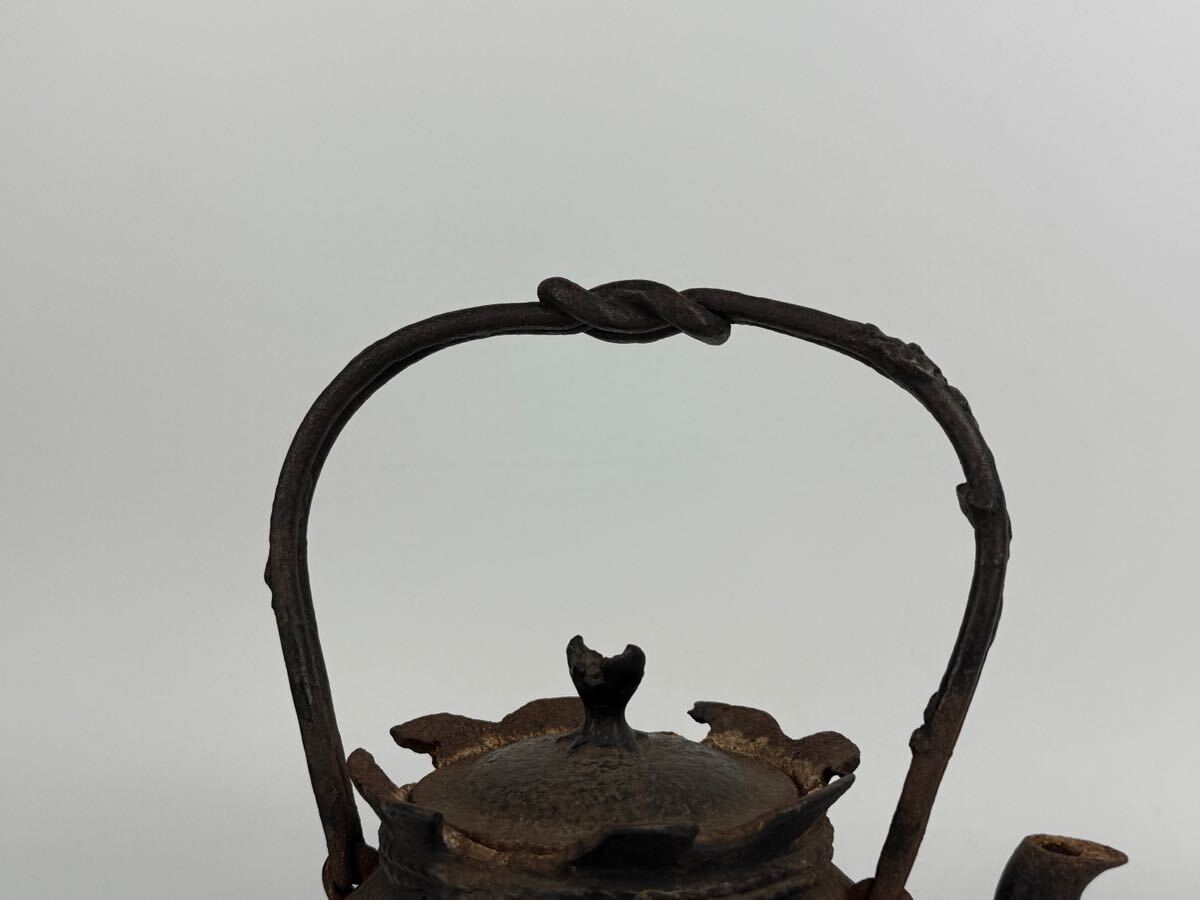 旧家蔵出品 南部鉄瓶 名人作 有坂造 砂鉄宝袋捻持手鉄瓶 茶道具 旧家蔵出品 南部鉄瓶 名人作 有坂造 砂鉄宝袋捻持手鉄瓶 茶道具