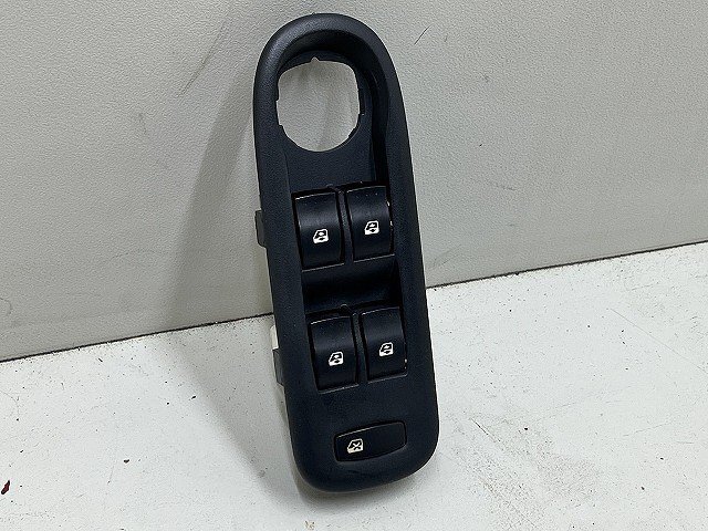 ルノー カングー 09年 KWK4M パワーウィンドウ集中スイッチ 8200548970 (在庫(kù)No:522521) (7647)