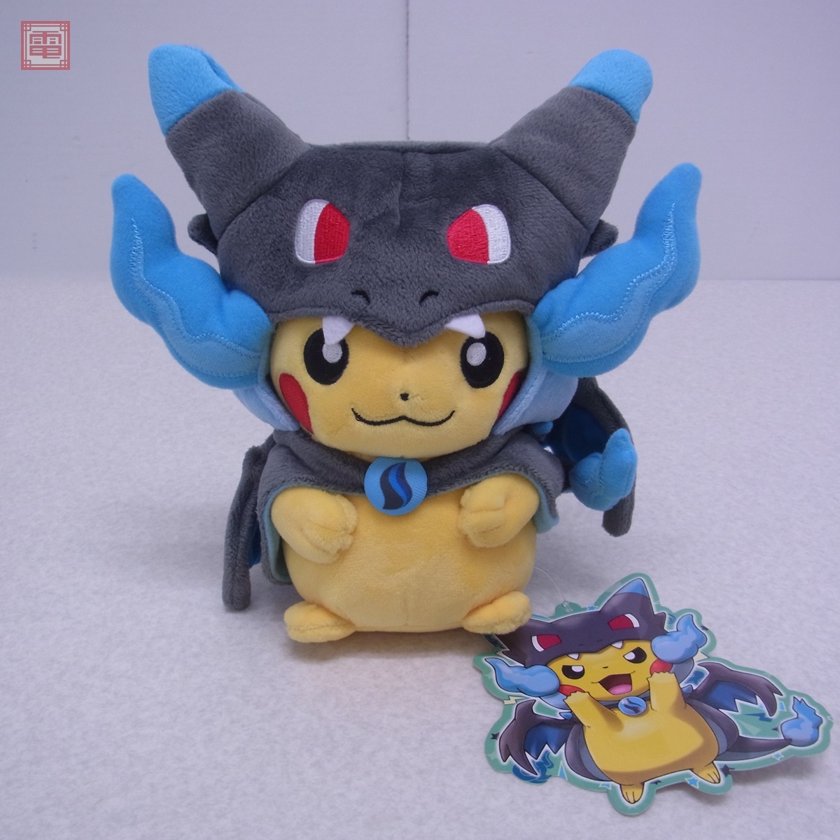 ポケモンセンター メガリザードンXのポンチョを着たピカチュウ ポケモンセンター メガリザードンXのポンチョを着たピカチュウ