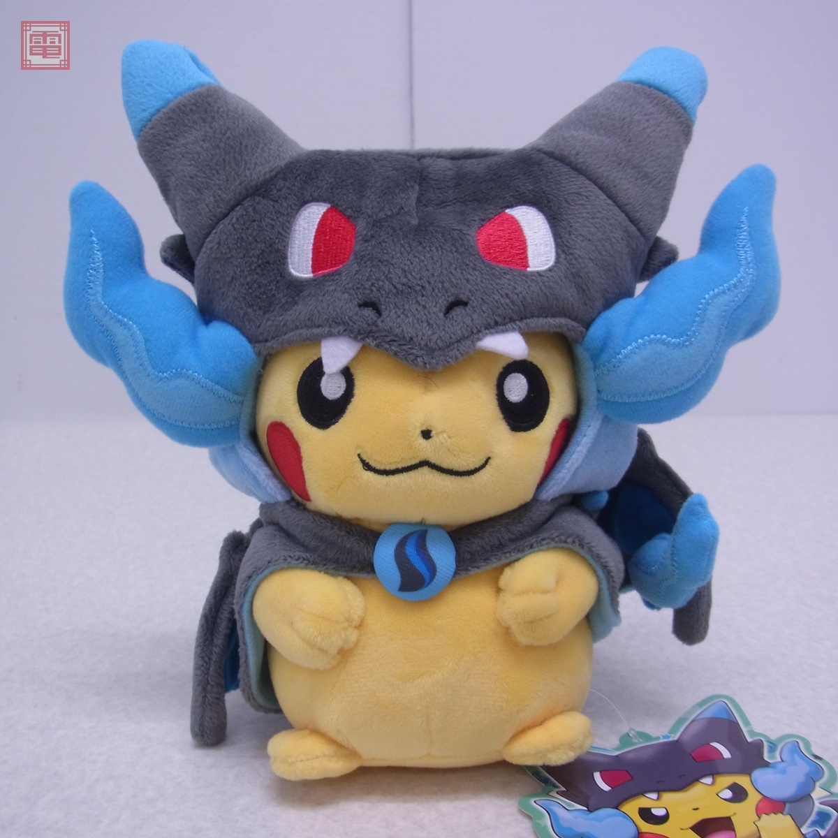 ポケモンセンター メガリザードンXのポンチョを着たピカチュウ ポケモンセンター メガリザードンXのポンチョを着たピカチュウ
