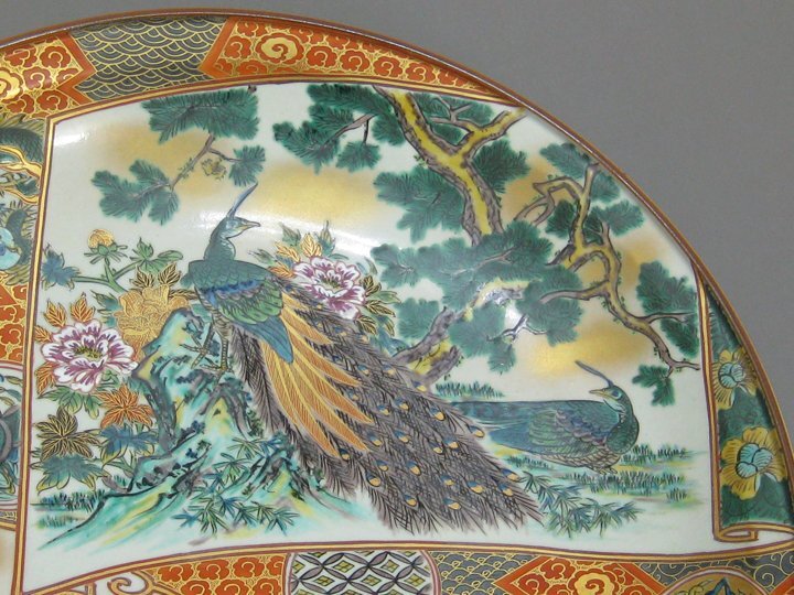 心庵】九谷焼 庄三風 祥文作 金彩色絵孔雀人物文/大皿 直径40cm 心庵】九谷焼 庄三風 祥文作 金彩色絵孔雀人物文/大皿 直径40cm