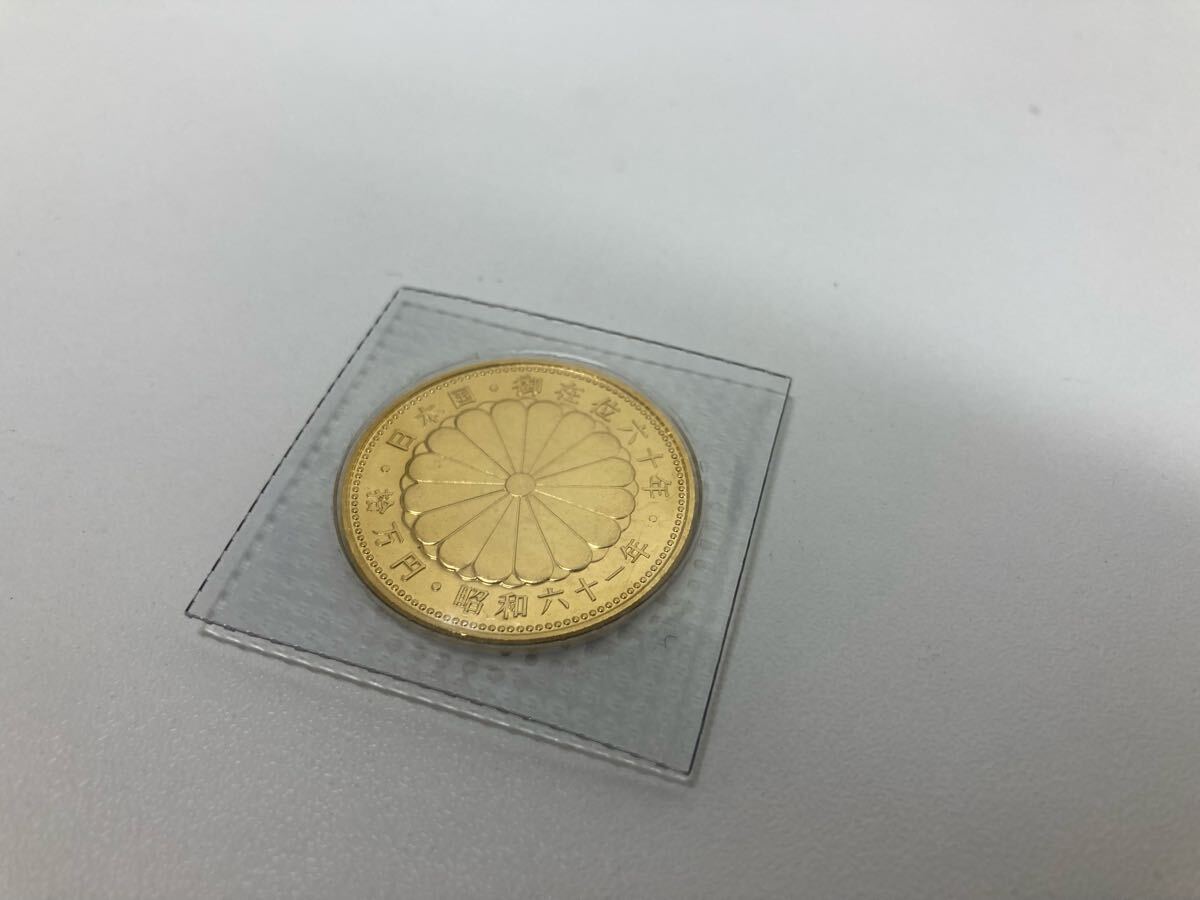43251】天皇陛下御在位60年記念10万円金貨 昭和61年 大蔵省 43251】天皇陛下御在位60年記念10万円金貨 昭和61年 大蔵省