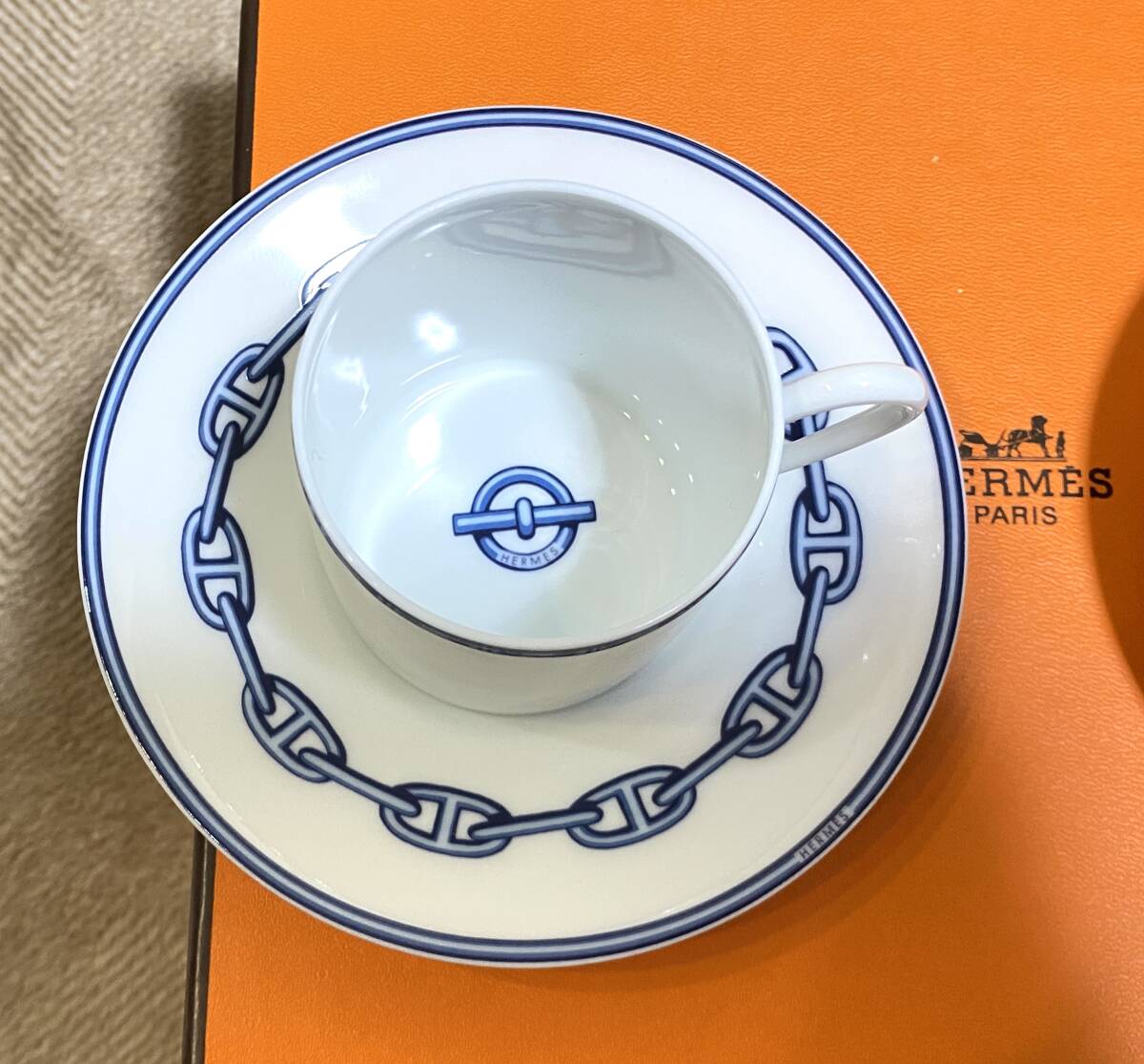 未使用】エルメス HERMES シェーヌダンクル カップ&ソーサー 2客 未使用】エルメス HERMES シェーヌダンクル カップ&ソーサー 2客