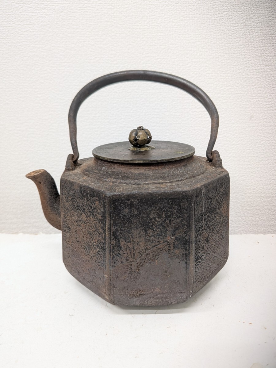 ☆龍文堂 造 八角形 鉄瓶 約1750g 骨董 煎茶道具 湯沸(R7K4-37 ☆龍文堂 造 八角形 鉄瓶 約1750g 骨董 煎茶道具 湯沸(R7K4-37