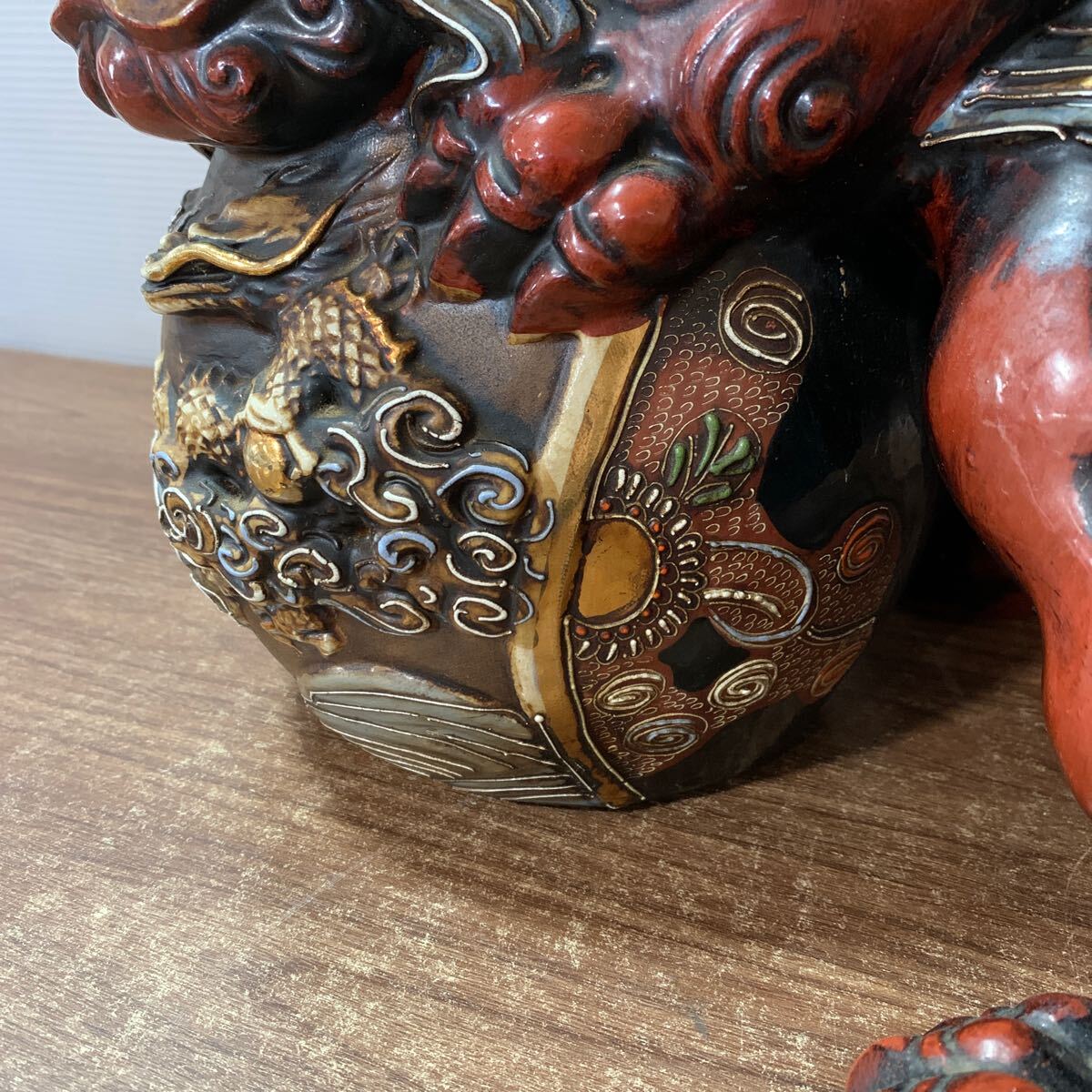 九谷焼 須栄義 玉乗り獅子 色絵 置物 魔除け 赤色 骨董品 古美術 九谷焼 須栄義 玉乗り獅子 色絵 置物 魔除け 赤色 骨董品 古美術