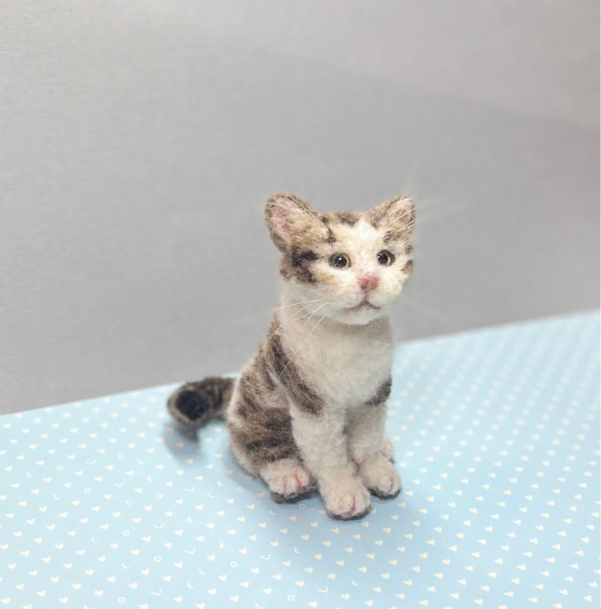KURIMARU】羊毛フェルト 猫 小さなキジ白ちゃん 子猫(羊毛 KURIMARU】羊毛フェルト 猫 小さなキジ白ちゃん 子猫(羊毛