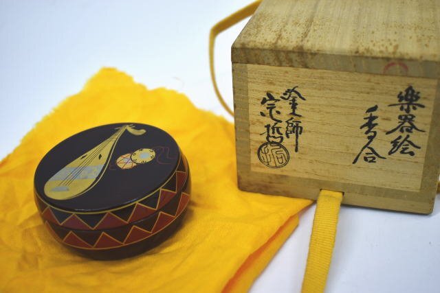 千家十職 中村宗哲(塗師) 裏千家 楽器蒔絵香合 金彩蒔絵(琵琶 千家十職 中村宗哲(塗師) 裏千家 楽器蒔絵香合 金彩蒔絵(琵琶