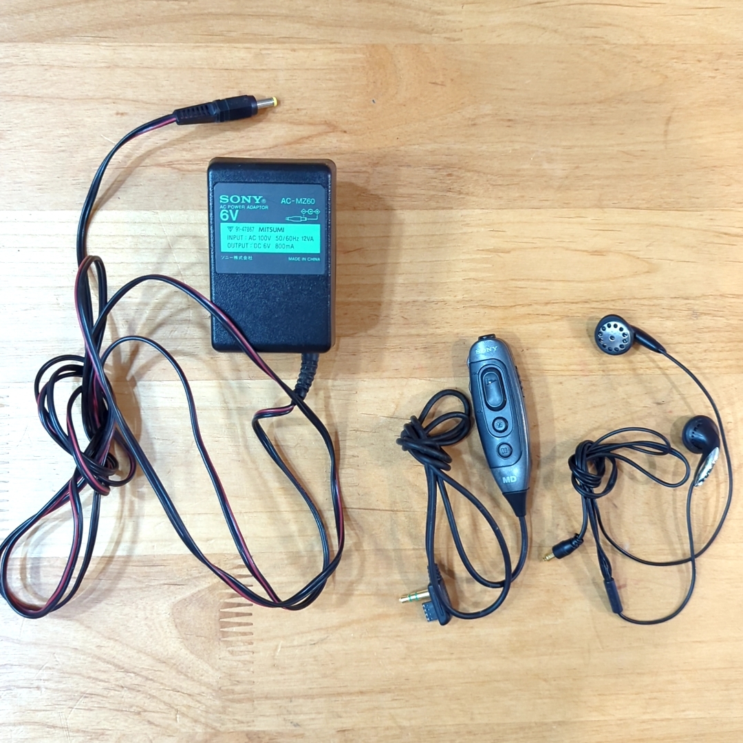 ☆動作OK☆ SONY MD WALKMAN MZ-R30 ソニー MDウォークマン ☆動作OK☆ SONY MD WALKMAN MZ-R30 ソニー MDウォークマン