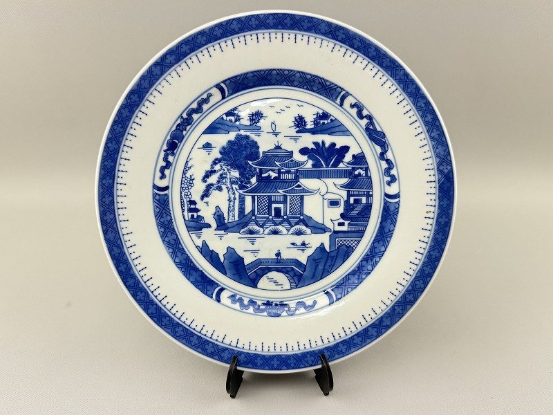 25041007青花染付皿 景徳鎮製款 山水楼閣風景図絵 径25.5㎝ 中国 25041007青花染付皿 景徳鎮製款 山水楼閣風景図絵 径25.5㎝ 中国