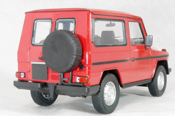 ● 1/18 メルセデス ベンツ 〓 G クラス ( W460 ) ショート / 1980 レッド 〓 Mercedes Benz AMG MINICHAMPS