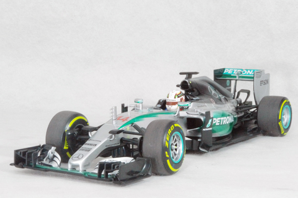 ● 1/18 メルセデス AMG 〓 W 06 ハイブリッド / ルイス?ハミルトン【 2015年 ワールド チャンピオン 】〓 Mercedes AMG MINICHAMPS
