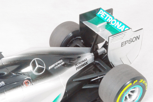 ● 1/18 メルセデス AMG 〓 W 06 ハイブリッド / ルイス?ハミルトン【 2015年 ワールド チャンピオン 】〓 Mercedes AMG MINICHAMPS