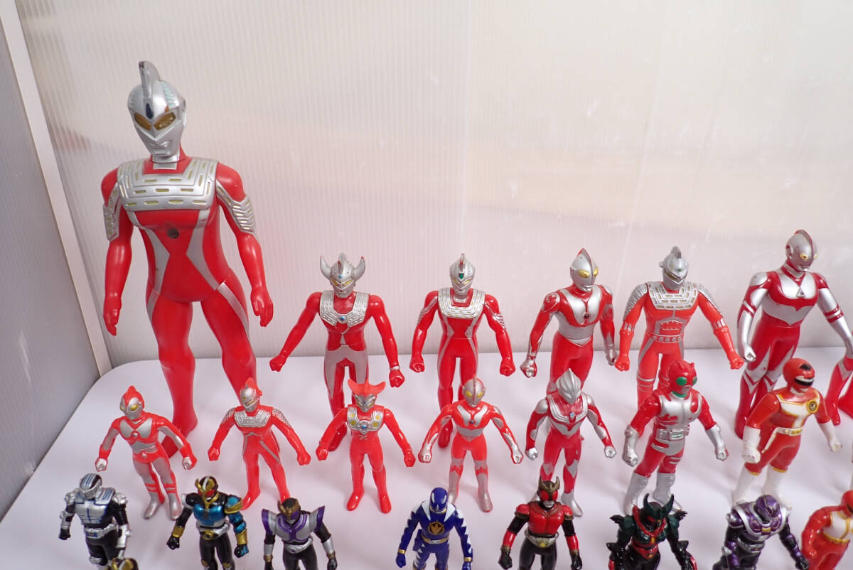 現状品 ウルトラマン 仮面ライダー 他 フィギュア ソフビ 140体 現状品 ウルトラマン 仮面ライダー 他 フィギュア ソフビ 140体