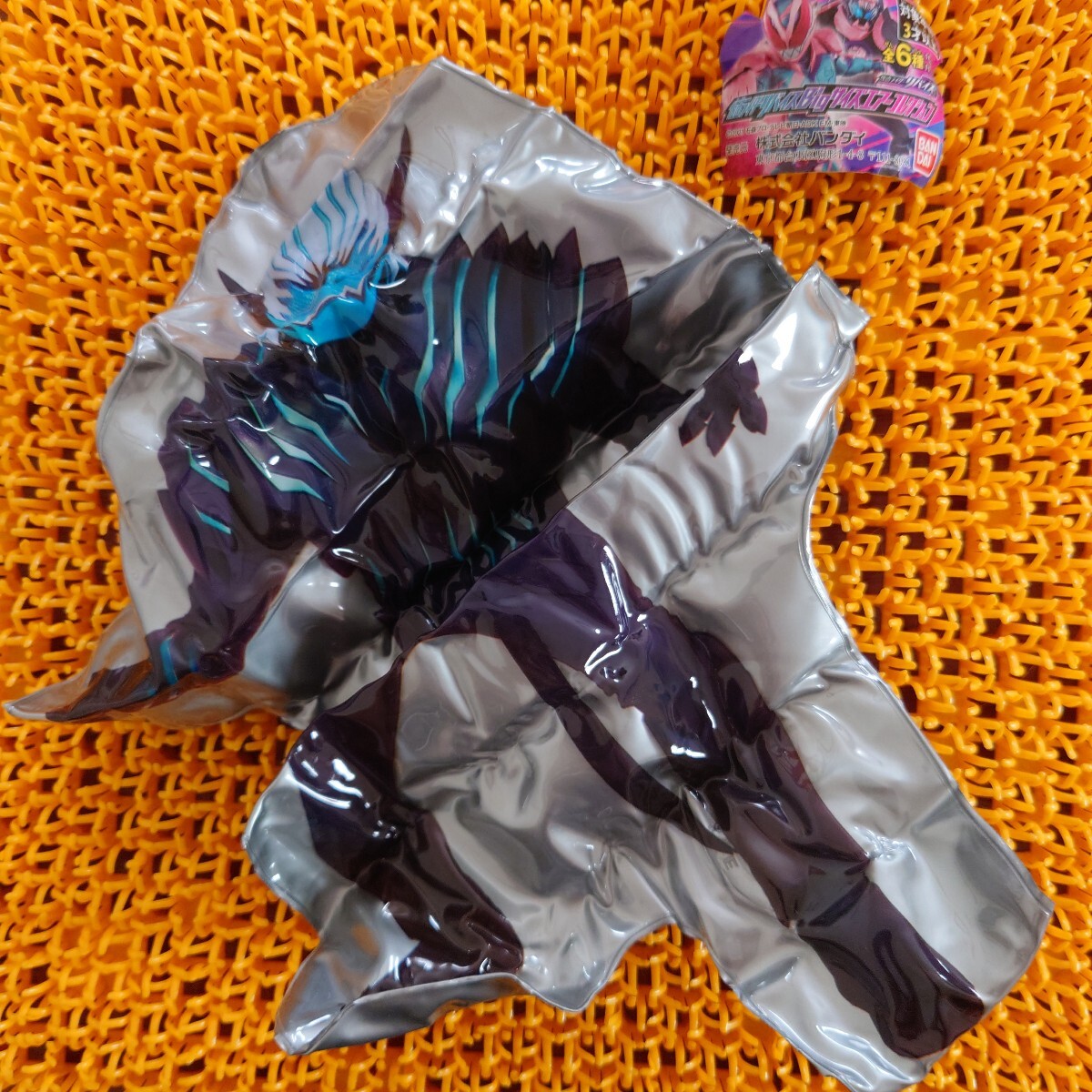 仮面ライダーリバイス　ビッグサイズエアーコレクション　悪魔バイス_画像1