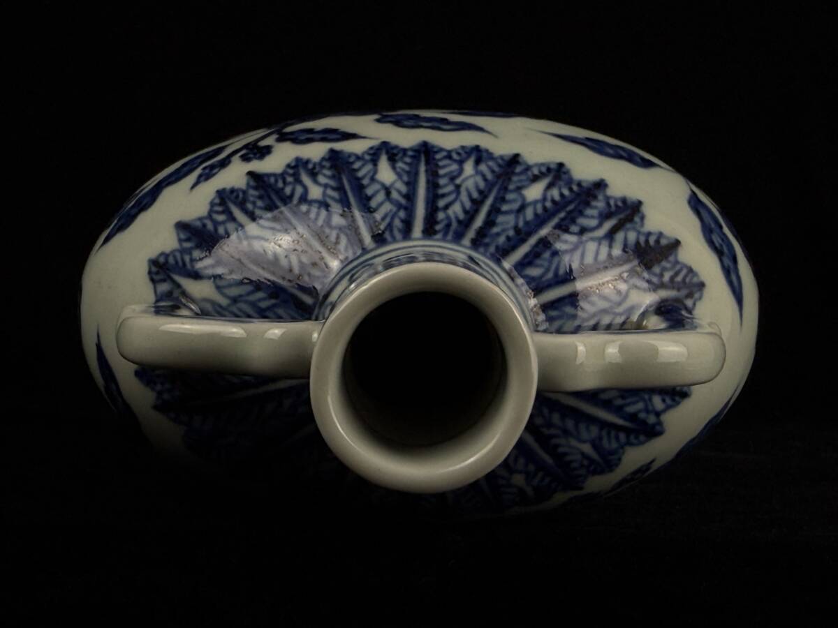 中国美術 染付扁壺 唐草紋 図 高さ18.6cm[検索/宣徳年製 銘 景 中国美術 染付扁壺 唐草紋 図 高さ18.6cm[検索/宣徳年製 銘 景