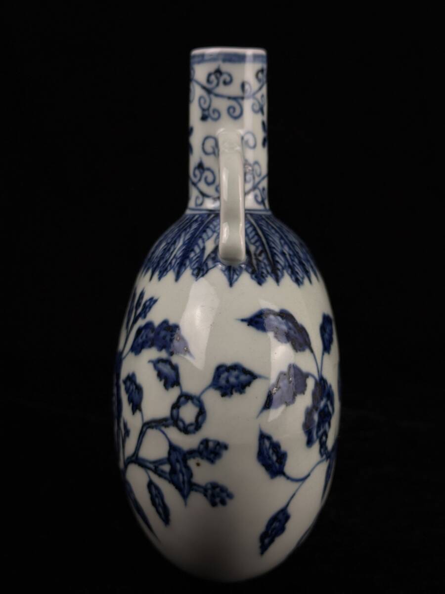 中国美術 染付扁壺 唐草紋 図 高さ18.6cm[検索/宣徳年製 銘 景 中国美術 染付扁壺 唐草紋 図 高さ18.6cm[検索/宣徳年製 銘 景