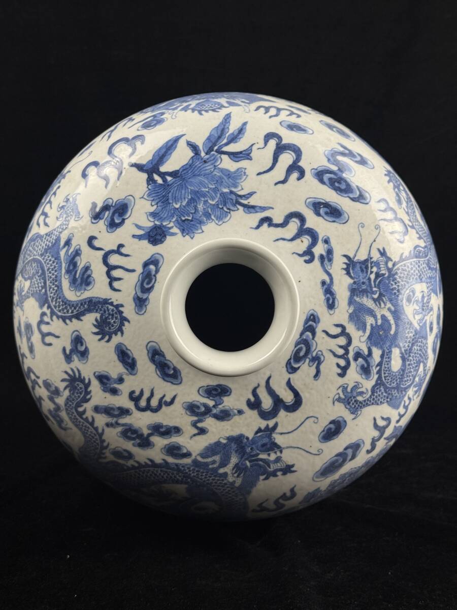 中国美術 染付大瓶 花草紋 青海波 五爪雲龍図 徳利 高さ63.6cm 中国美術 染付大瓶 花草紋 青海波 五爪雲龍図 徳利 高さ63.6cm