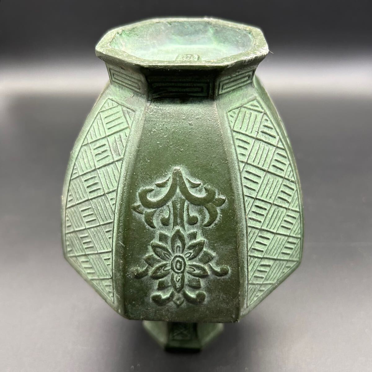 高岡銅器 渋谷鳳州 八角花器 花瓶 飾り壺 花入 置物 インテリア 高岡銅器 渋谷鳳州 八角花器 花瓶 飾り壺 花入 置物 インテリア