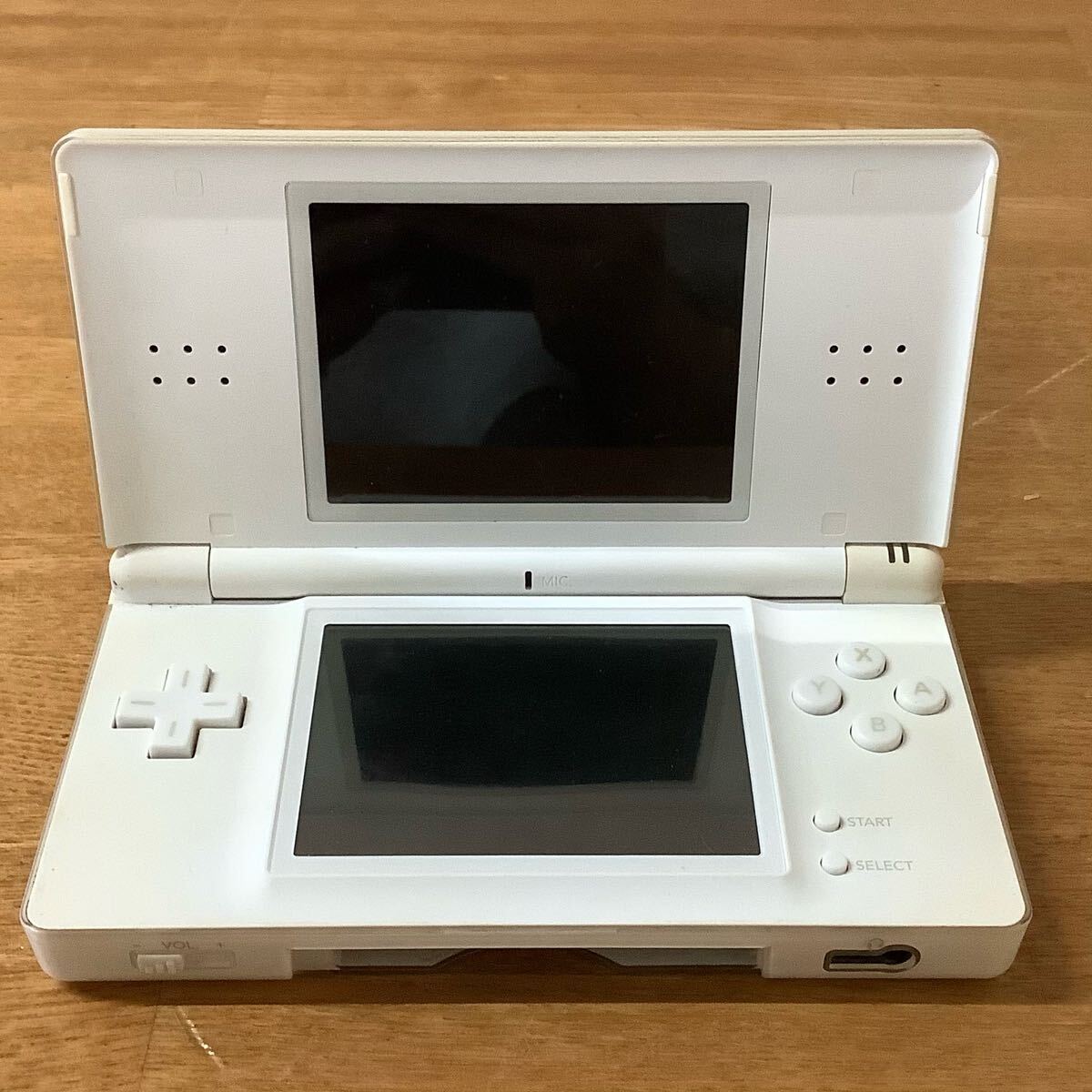 動作品】任天堂 Nintendo DS Lite USG-001 クリスタルホワイト 動作品】任天堂 Nintendo DS Lite USG-001 クリスタルホワイト