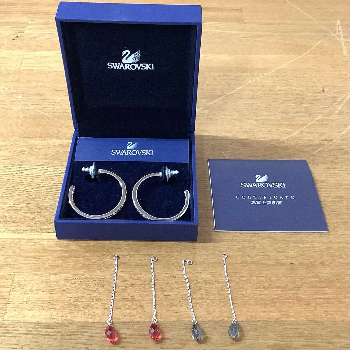 SWAROVSKI スワロフスキー フープピアス クリスタル ライン SWAROVSKI スワロフスキー フープピアス クリスタル ライン