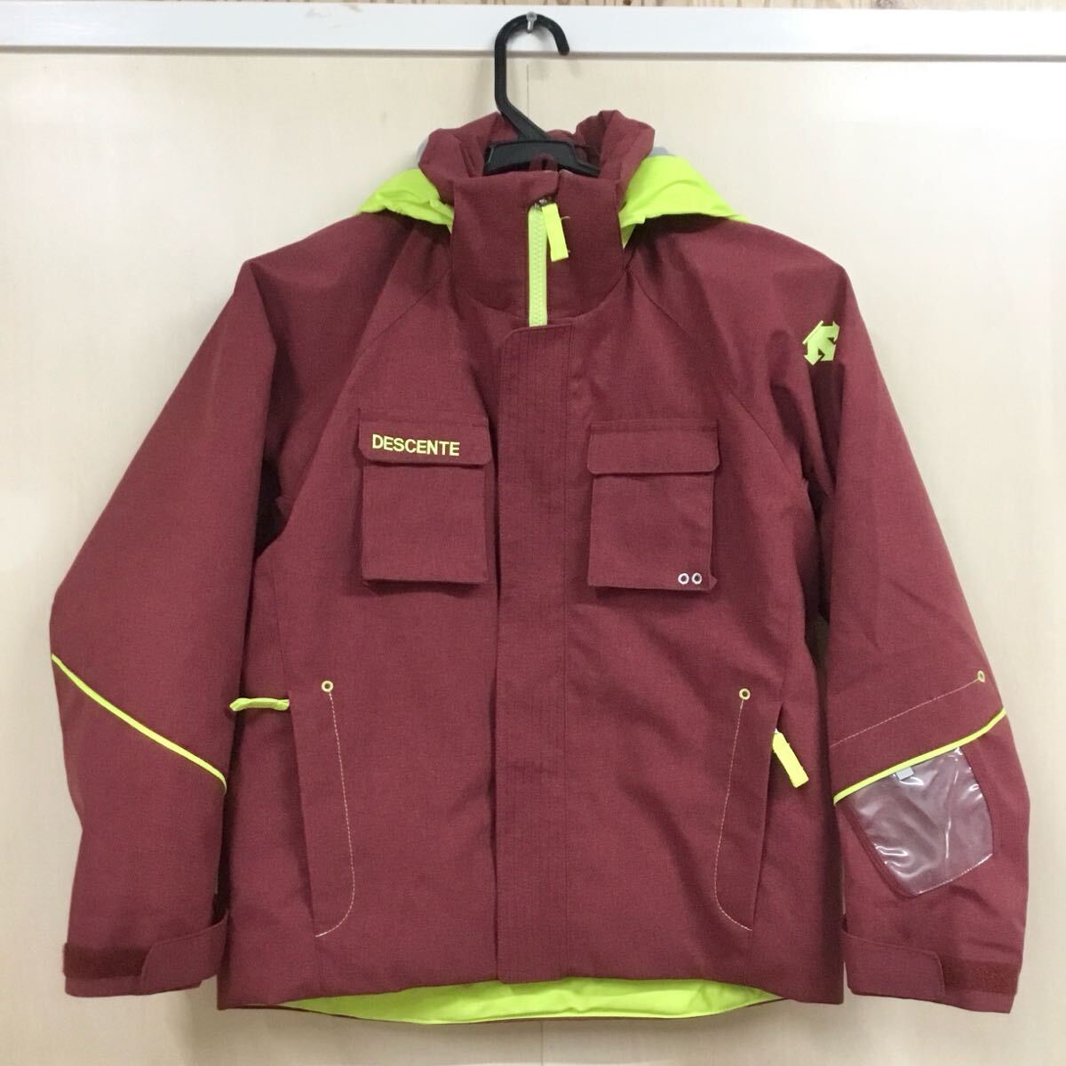DESCENTE デサント ジュニアサイズ 調節機能付き スキーウエアー DESCENTE デサント ジュニアサイズ 調節機能付き スキーウエアー