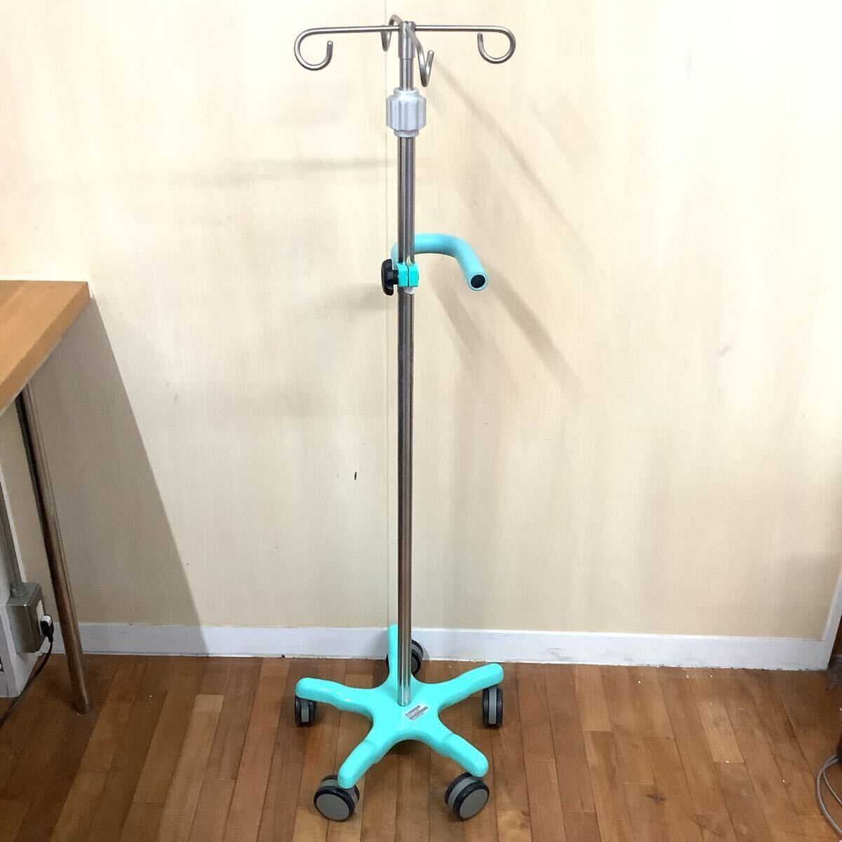 IVスタンド 點(diǎn)滴スタンド ブルー ガートル臺 高さ調(diào)整式 病院 リハビリ 看護(hù) 介護(hù)用品 持ち手/キャスター付き 中古品