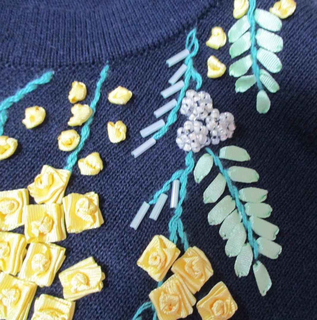 未使用タグ付き】カーディガン クルーネック 刺繍 花柄 ネイビー 未使用タグ付き】カーディガン クルーネック 刺繍 花柄 ネイビー
