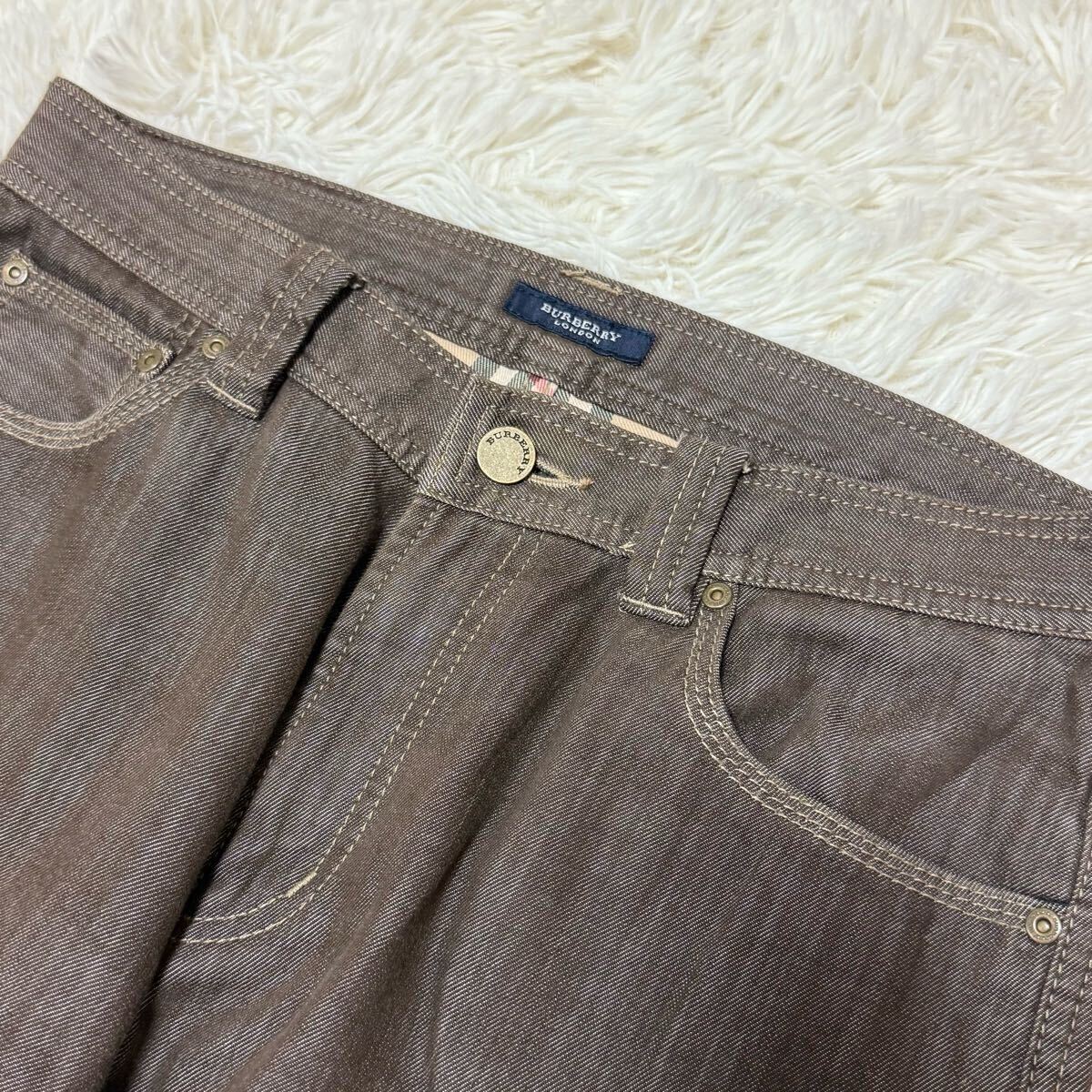 美品 BURBERRY LONDON バーバリーロンドン デニムパンツ 32 内側 美品 BURBERRY LONDON バーバリーロンドン デニムパンツ 32 内側