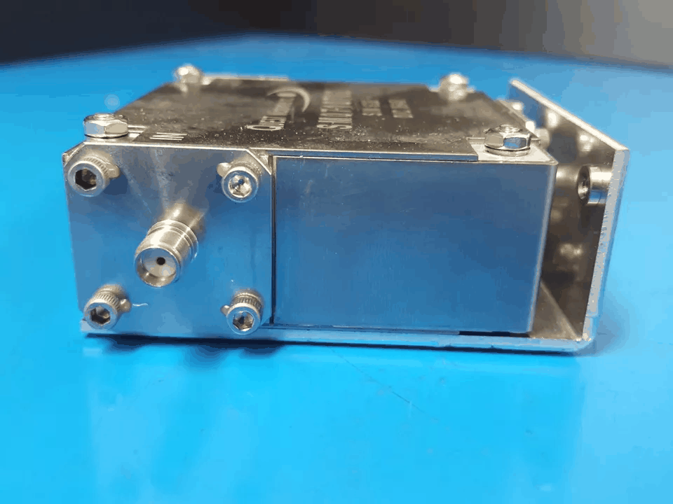 [NBC] Quest Microwave SM0710T02 RF Isolator, 0.7-1.0GHz, 50Ohm, SMA(f) (中古 625)