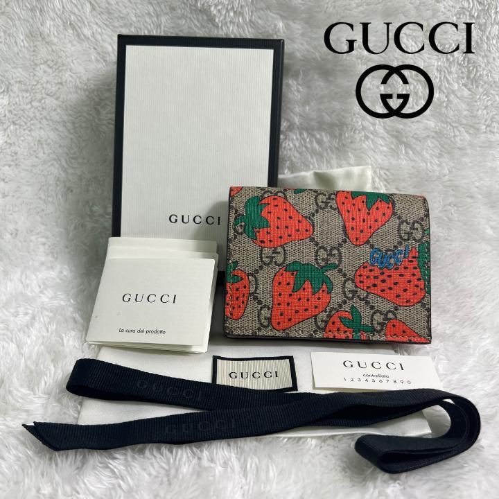 美品》グッチ GGスプリーム ストロベリープリント 二つ折り短 美品》グッチ GGスプリーム ストロベリープリント 二つ折り短