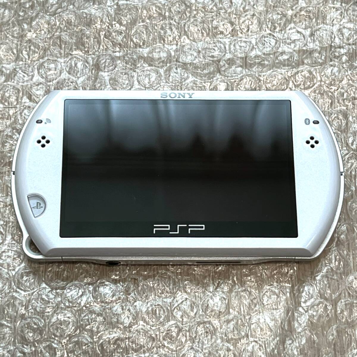 準美品・動作確認済み〉PSP go 本体 PSP-N1000 パールホワイト 準美品・動作確認済み〉PSP go 本体 PSP-N1000 パールホワイト
