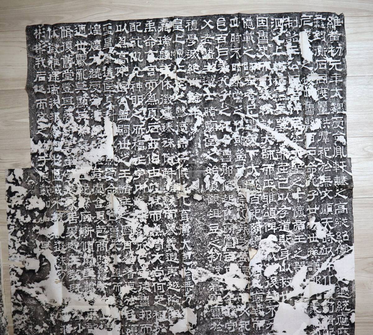 中国書法 拓本 拓片 北魏『孔羨碑』 魯孔子廟碑 220年刻 3片(題 中国書法 拓本 拓片 北魏『孔羨碑』 魯孔子廟碑 220年刻 3片(題
