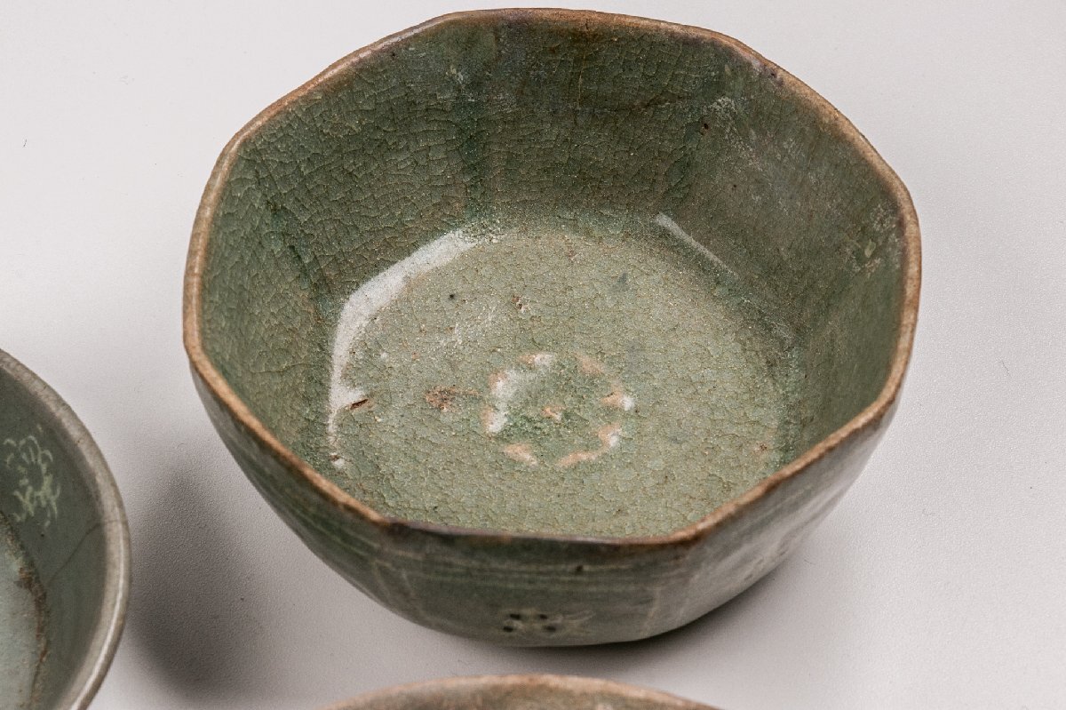 古美術】 高麗青磁 象嵌 古陶磁 5点 まとめて 六角皿 平向付 古美術】 高麗青磁 象嵌 古陶磁 5点 まとめて 六角皿 平向付