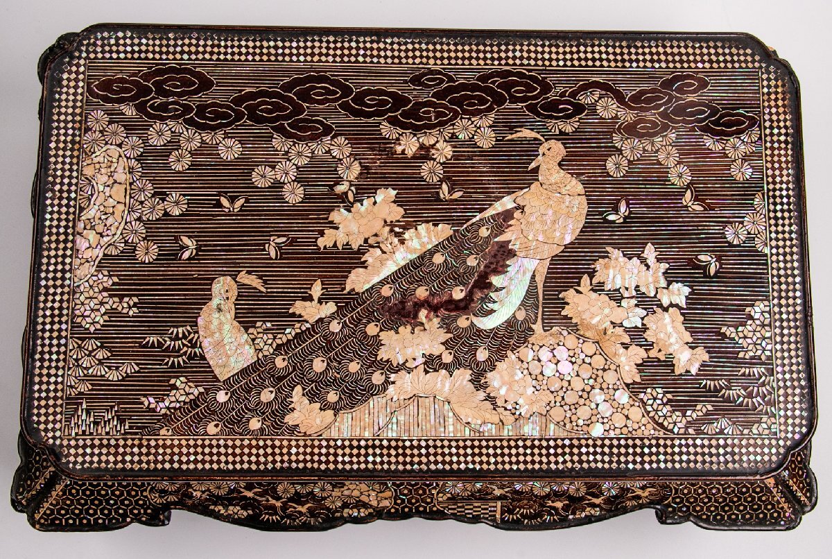 古美術】 時代物 青貝螺鈿細工 牡丹鳳凰文飾り卓 E1774 中国古玩 古美術】 時代物 青貝螺鈿細工 牡丹鳳凰文飾り卓 E1774 中国古玩