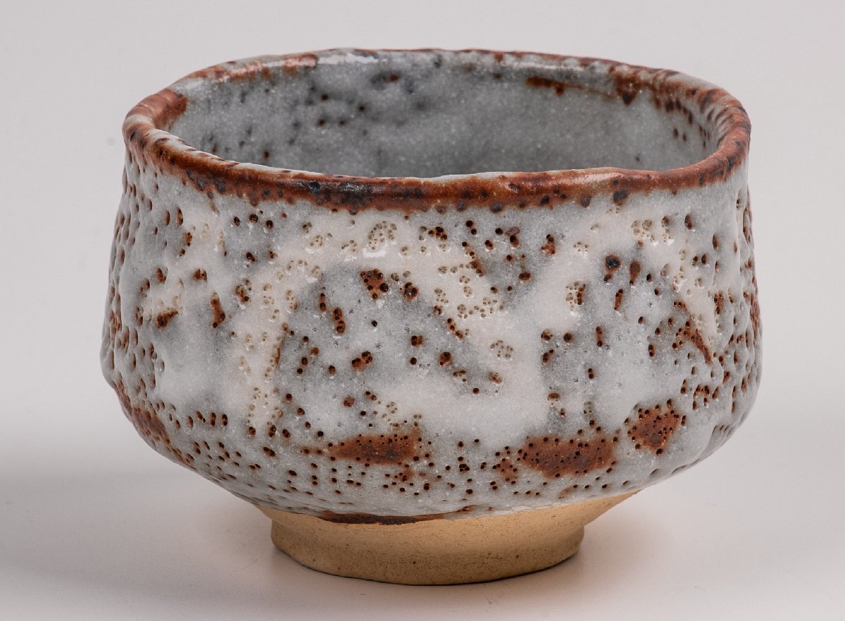 茶道具】 中島一耀 鼠志野茶碗 共箱 E1439 古美術 骨董 古玩 唐 茶道具】 中島一耀 鼠志野茶碗 共箱 E1439 古美術 骨董 古玩 唐
