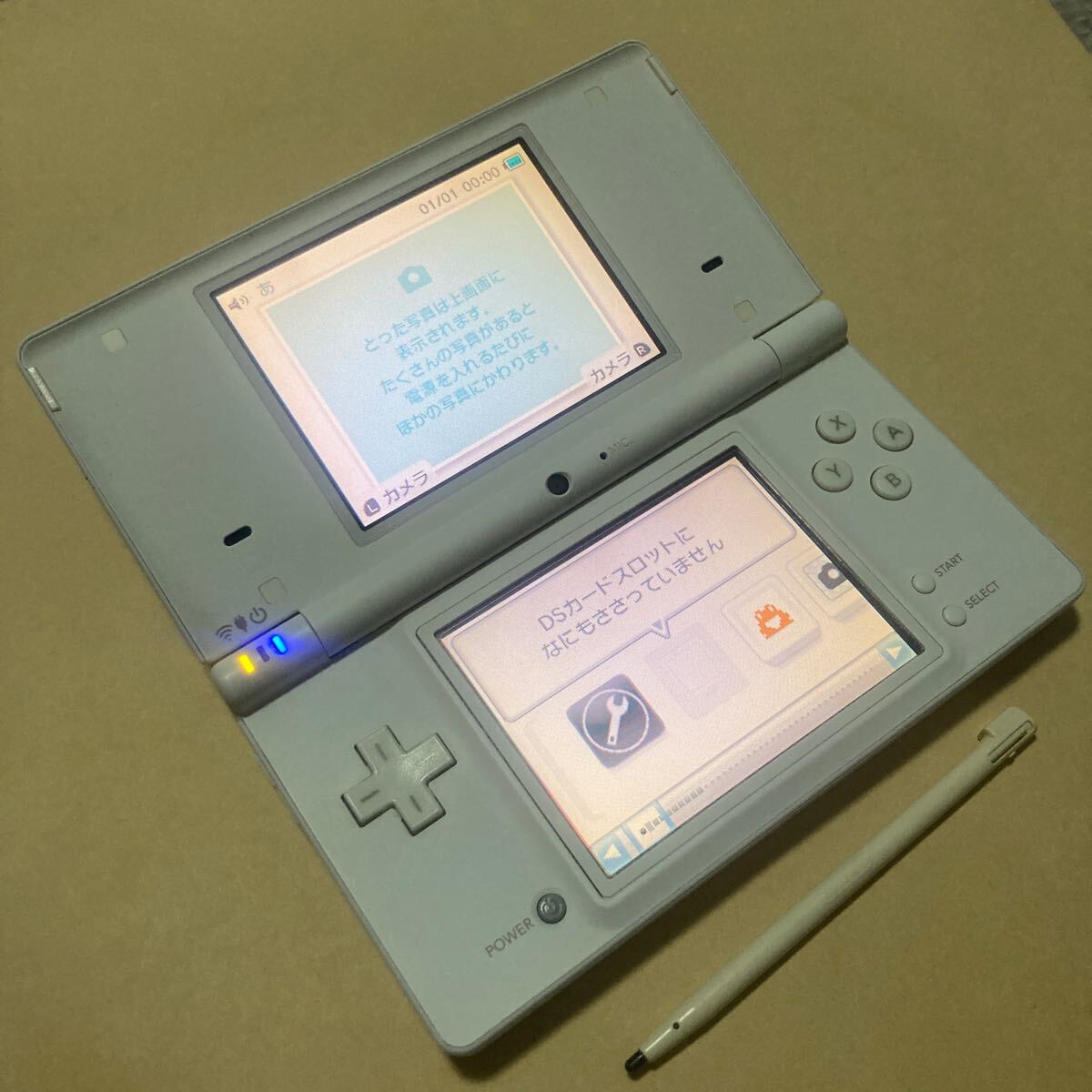 送料無料 ニンテンドーDSi 本体 ホワイト タッチペン付 TWL-001 送料無料 ニンテンドーDSi 本体 ホワイト タッチペン付 TWL-001