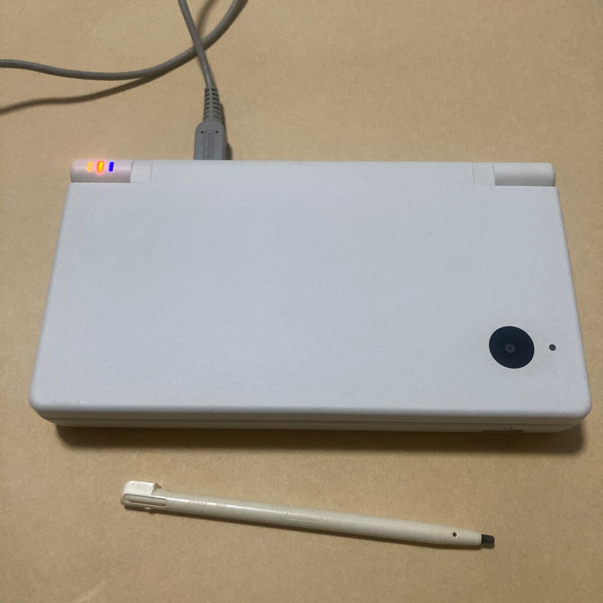 送料無料 ニンテンドーDSi 本体 ホワイト タッチペン付 TWL-001 送料無料 ニンテンドーDSi 本体 ホワイト タッチペン付 TWL-001