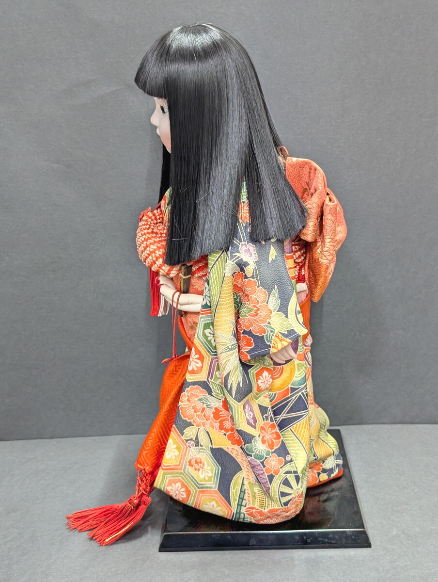 D104-80 人形師 椿彩 作「美壽久人形」三ツ折 磁器製 彩色頭 D104-80 人形師 椿彩 作「美壽久人形」三ツ折 磁器製 彩色頭