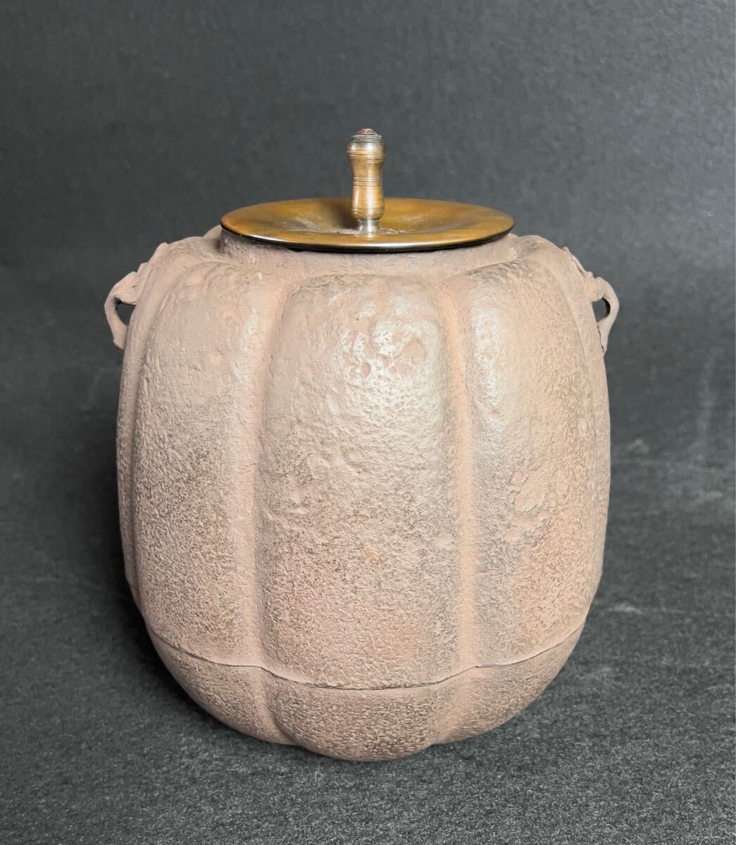 未使用】釜師 畠春斎 造 阿古陀釜 共箱 釡環付 出展作品 栞付 未使用】釜師 畠春斎 造 阿古陀釜 共箱 釡環付 出展作品 栞付